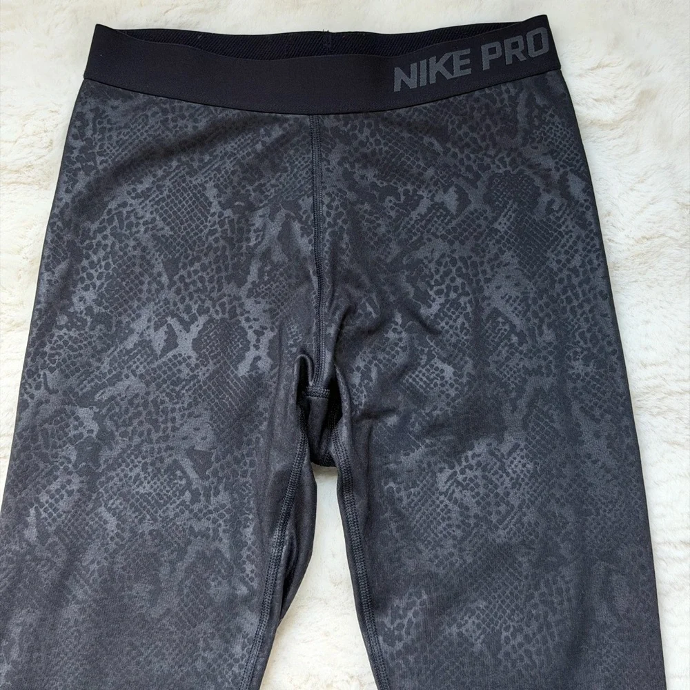Nike Pro Dri - Fit Women's Black Snakeskin Patterned Leggings-S